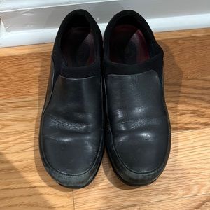 Merrell Women’s size 6, black shoes.